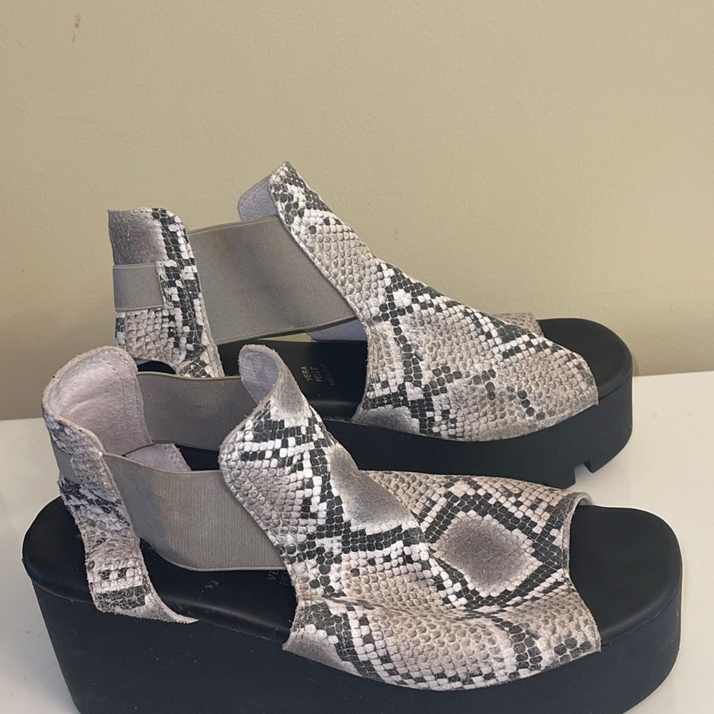 Piompiani Italy Women's Snakeskin Leather Platform shoes with lug sole-6.5/38